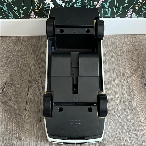 VINTAGE MATTEL BARBIE white Ferrari car 1980’s with original box!! - Picture 14 of 17